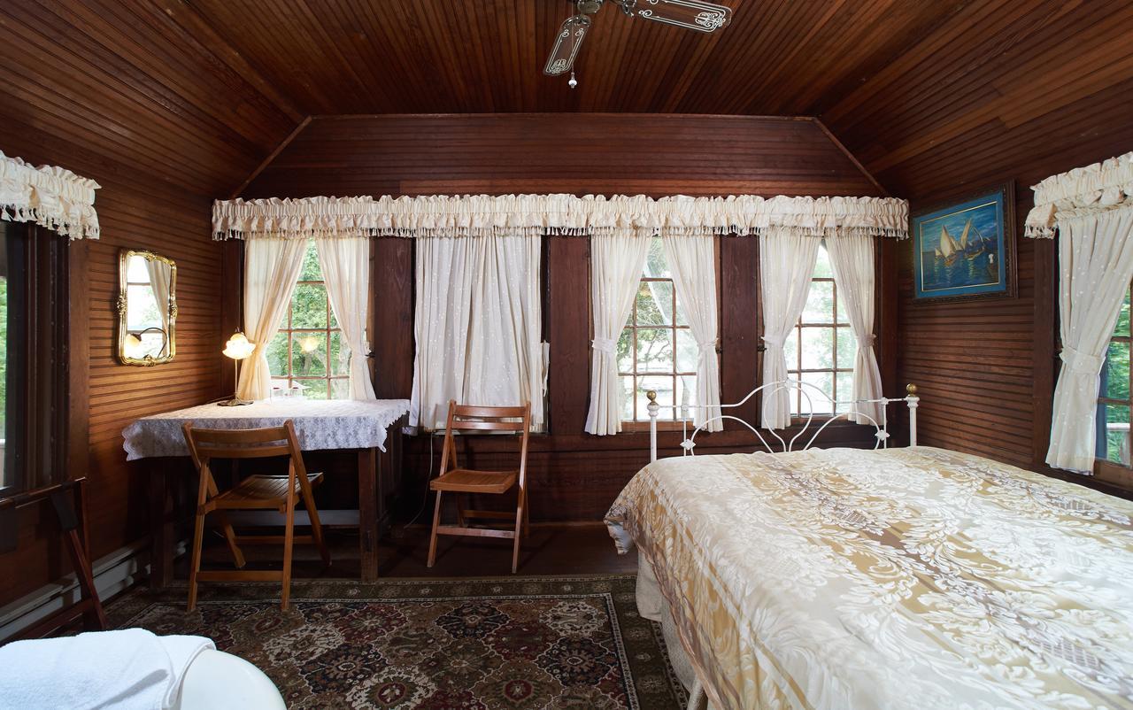 Spicer Castle Inn Extérieur photo